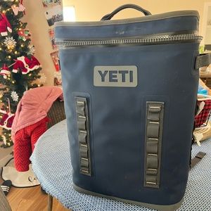 Yeti 24 Hopper backpack - navy